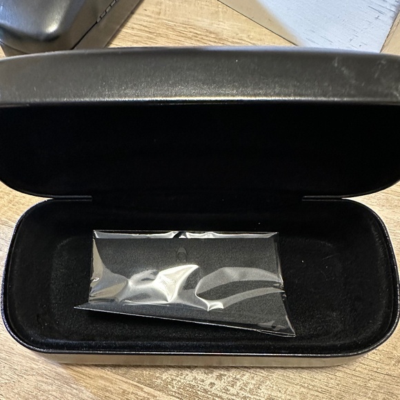 Coach  sunglass case - Picture 1 of 3